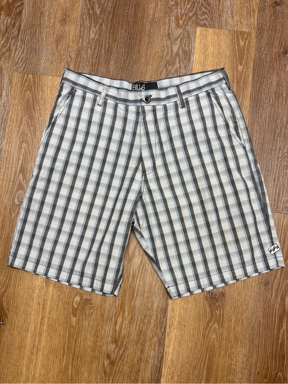 Billabong Men's White and Gray Plaid Flat Front Shorts